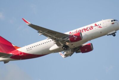 ¿Cómo cancelar una reserva de vuelo en Avianca?